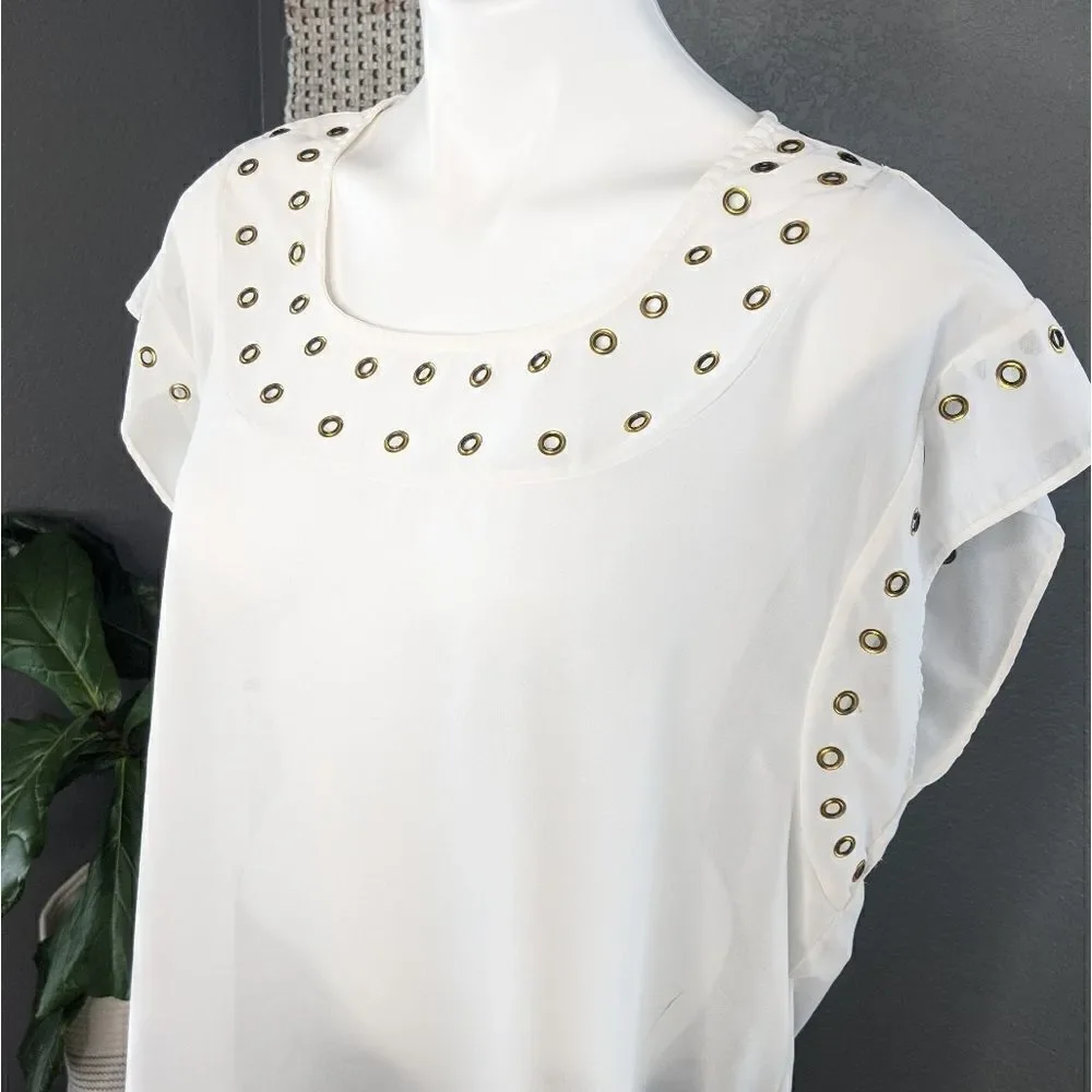 Long white tunic with Rivets